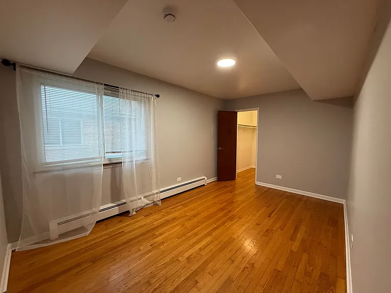 5009 N River Rd — Photo 16