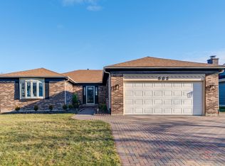 582 Applegate Ln, Lake Zurich, IL 60047