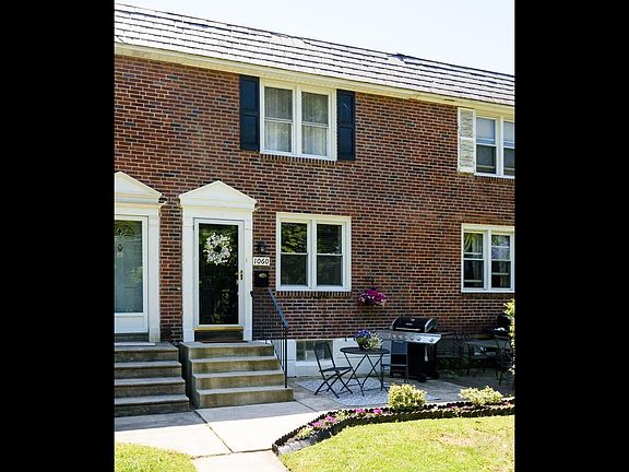 4th image of 1060 Hopkins Ave