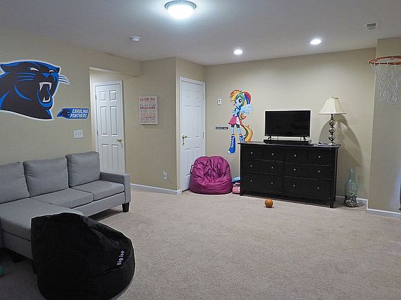 BR 4/ Playroom w rear access