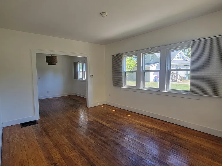 505 Graceland St NE — Photo 12