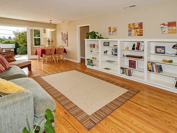 Living Room/Dining Area