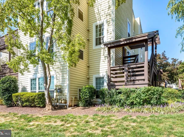 10107 Oakton Terrace Rd, Oakton, VA 22124
