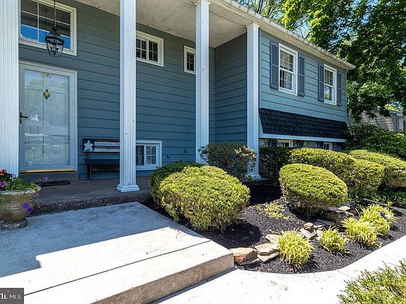4th image of 216 Windsor Dr