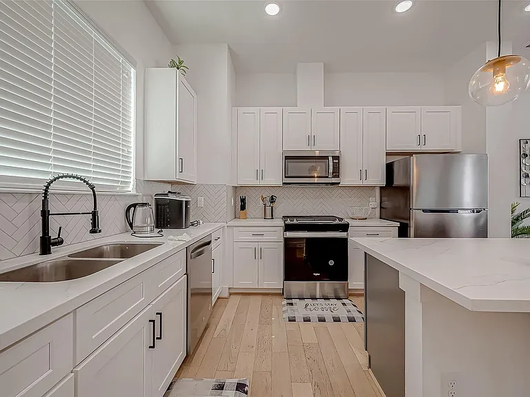 2726 Anita St — Photo 13
