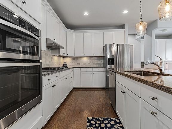 4th image of 240 Stonehaven Dr