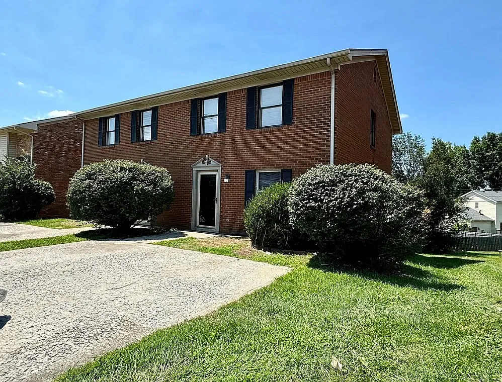 3 bed, 1350 sqft, $1,425 — Photo 2