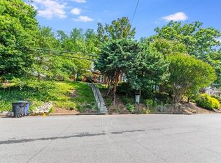 813 31st St S, Arlington, VA 22202