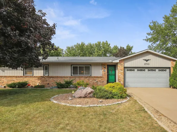 1733 Deerwood Dr, Eagan, MN 55122