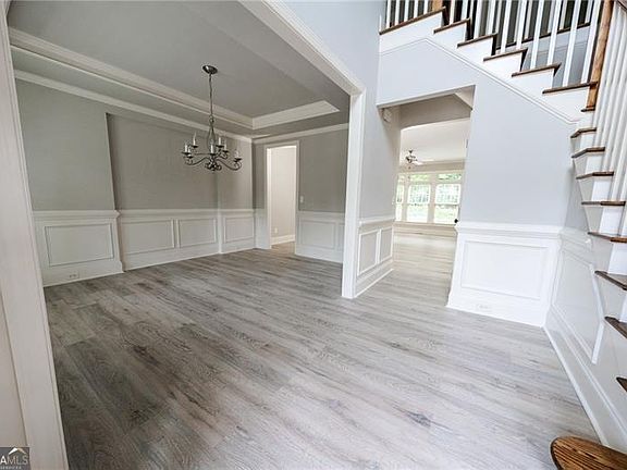 5th image of 3245 Sparling St