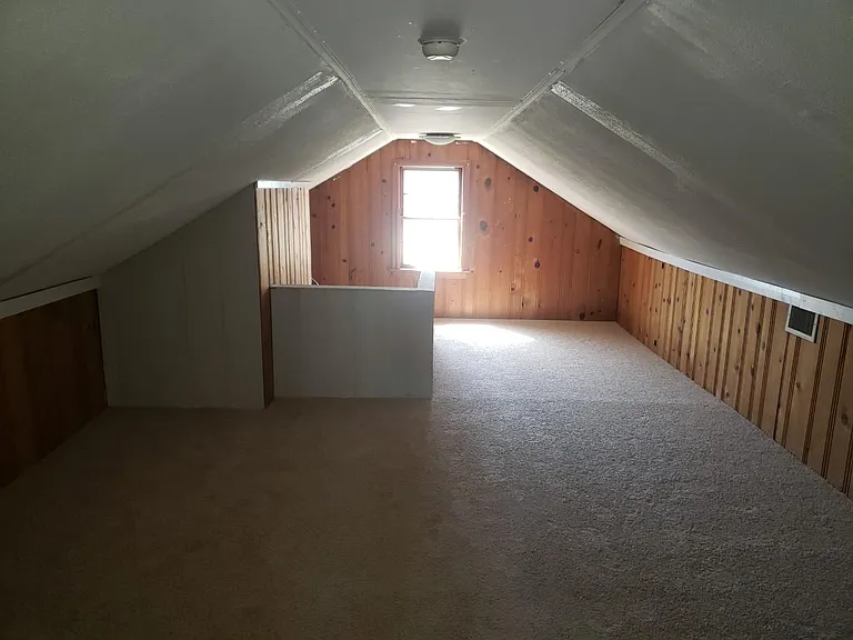 556 S Clay Ave — Photo 10