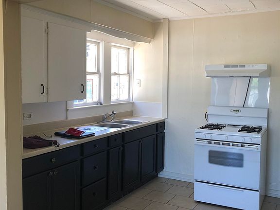 2nd image of 1312 Daspit St #2