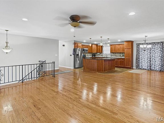 4th image of 310 Emily Dr