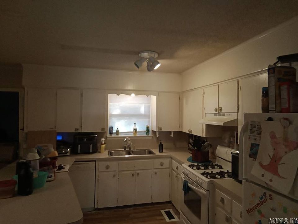 2nd image of 8218 Park Ave