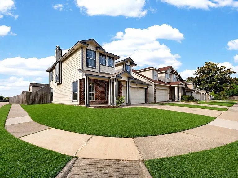 15014 Middle Oaks Blvd — Photo 4