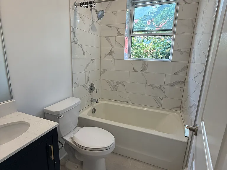 244 2nd St #2L — Photo 10