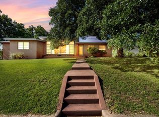 207 E Walnut St, Fredericksburg, TX 78624