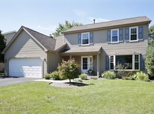 318 Old Hunt Rd, Fox River Grove, IL 60021