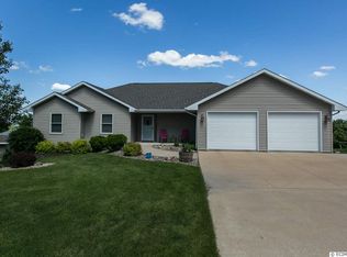 11132 Mound View Rd, Dubuque, IA 52003