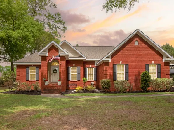 106 Shirah Dr, Headland, AL 36345