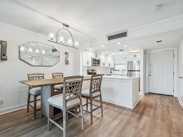 37 High Point Cir E #208 — Photo 4