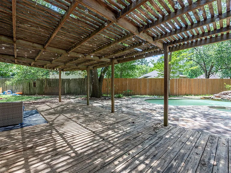1906 Woodhue Dr — Photo 27