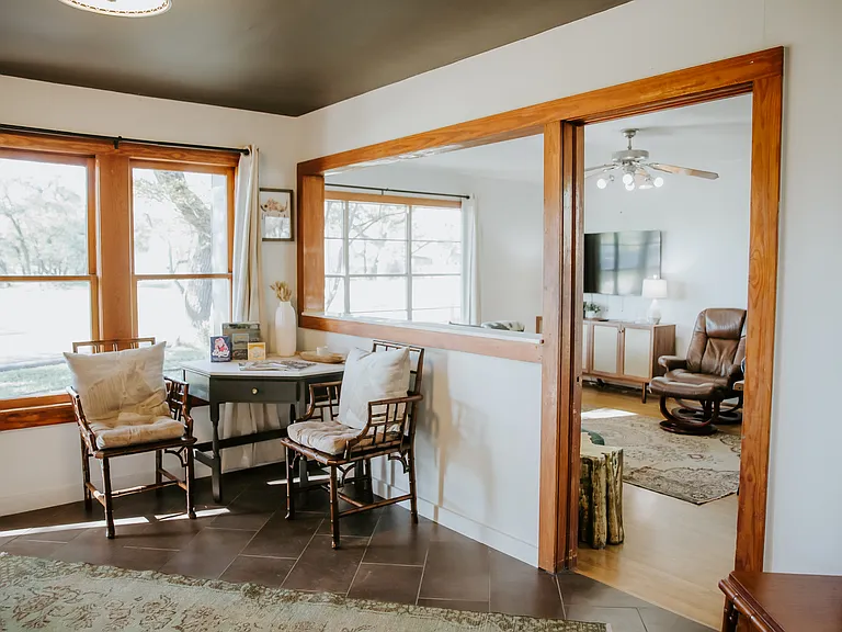 604 W Pecan St — Photo 33