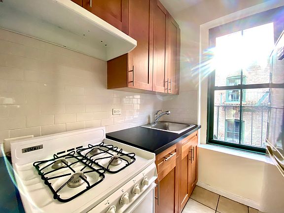 4th image of 535 E 78th St APT 5H