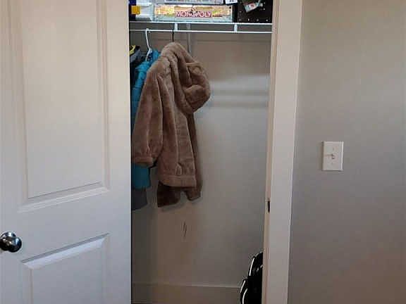 4th image of 448 Sherwood Cir