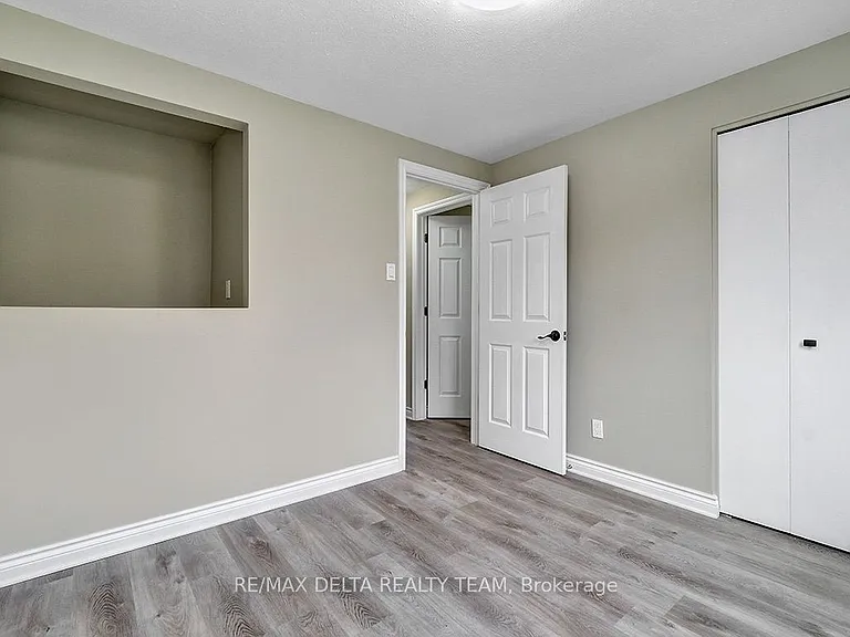 397 Phoenix Cres — Photo 29