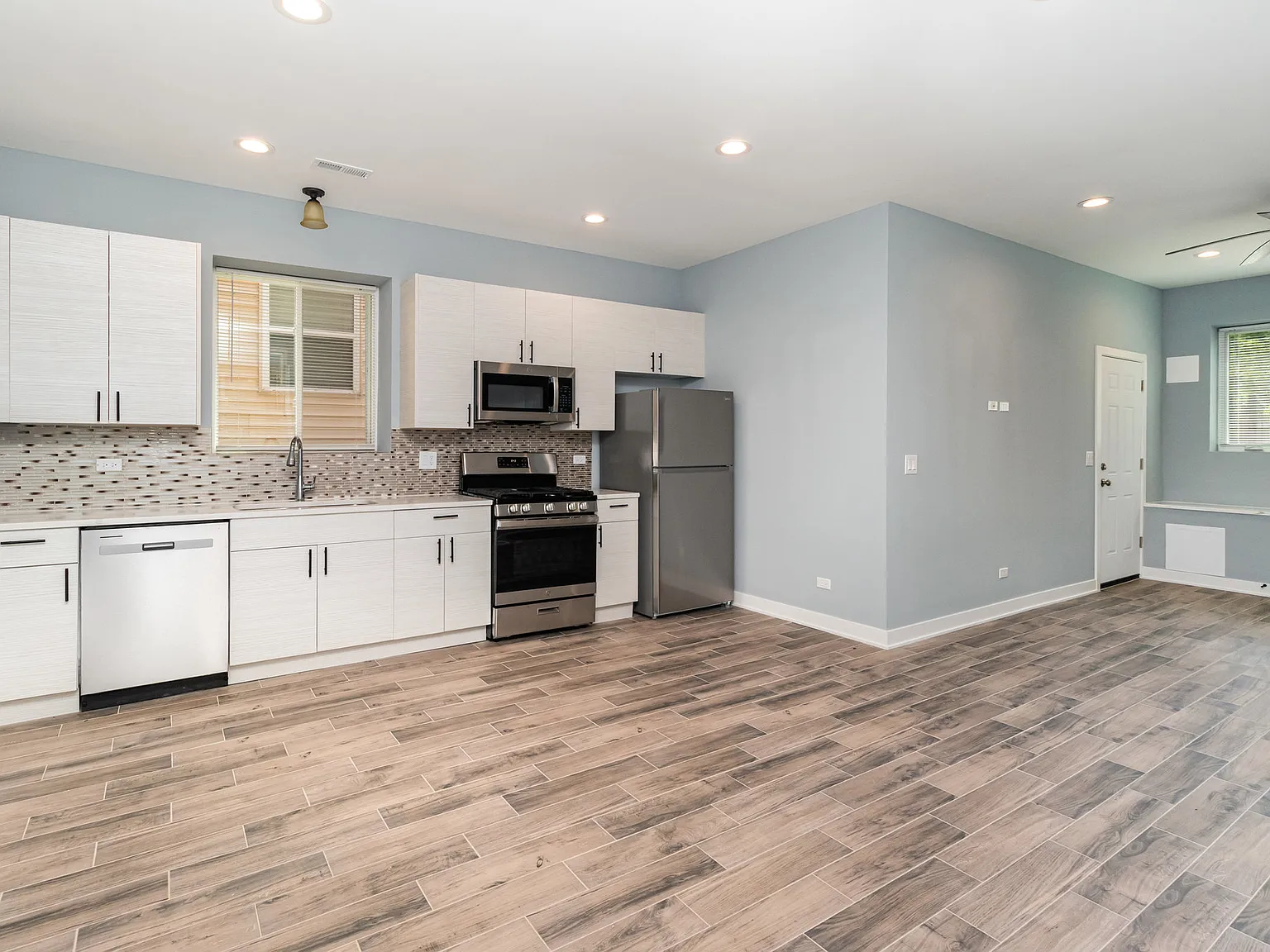 2 bed, 1200 sqft, $2,000 — Photo 2