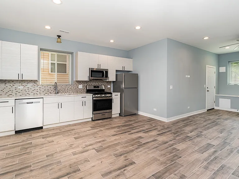 2708 W Jackson Blvd #G — Photo 2