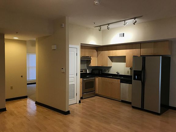 4th image of 807 18th Ave #114