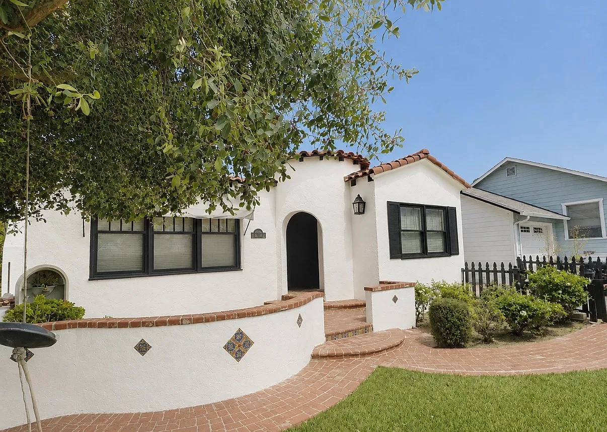 4 bed, 1555 sqft, $5,995 — Photo 2