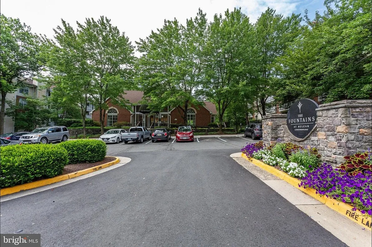 Building Photo - 1504 Lincoln Way #421