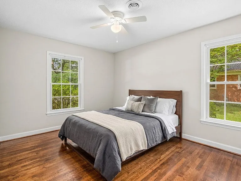 701 N Peace Haven Rd — Photo 23