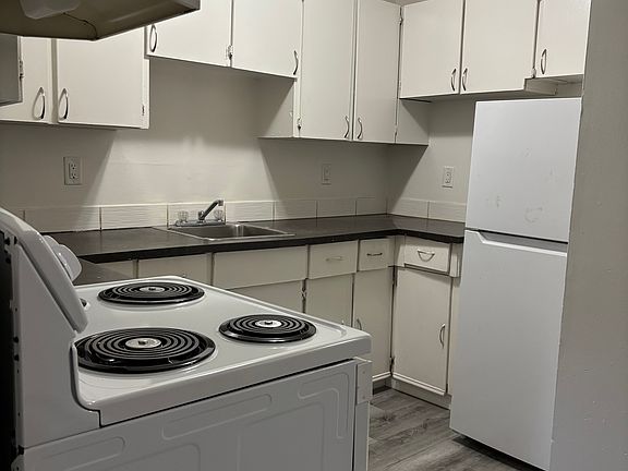 3rd image of 804 Esquimalt Rd #102