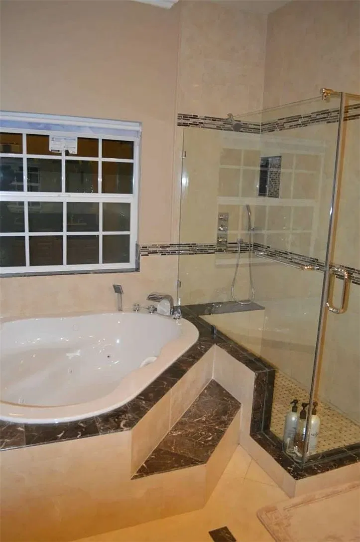 5 bed, 2418 sqft, $5,500 — Photo 4