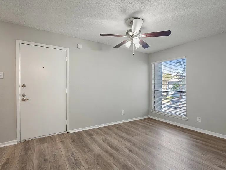 333 Prestonwood Dr — Photo 7
