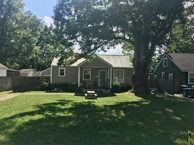 1st image of 633 Circle Dr