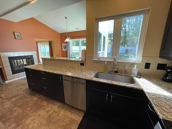 4th image of 122 Willamette Dr