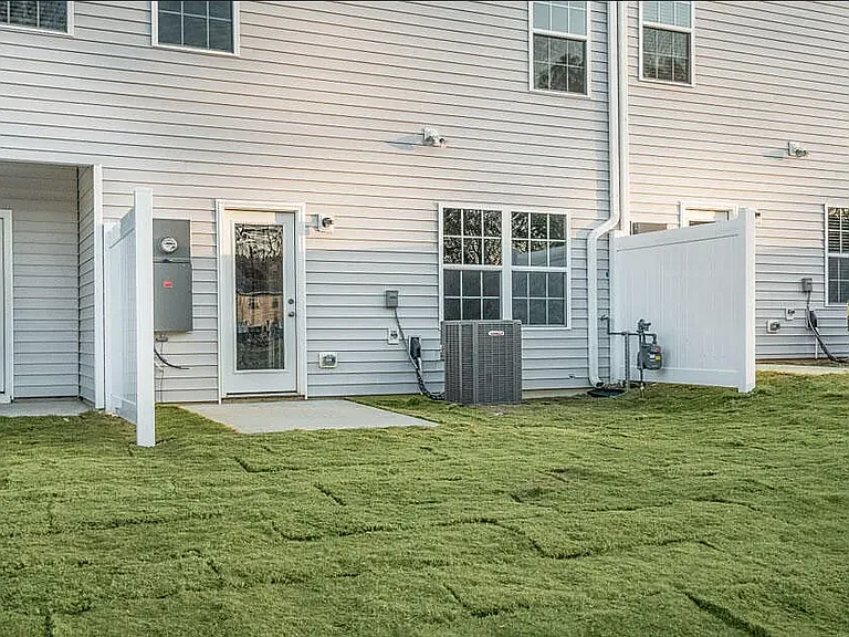 451 David Hill Dr — Photo 3