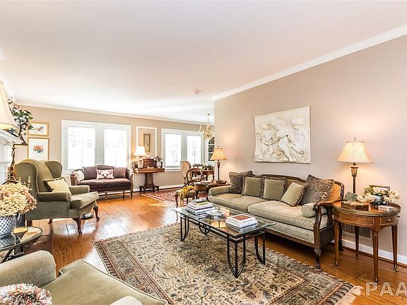 5th image of 316 W Crestwood Dr