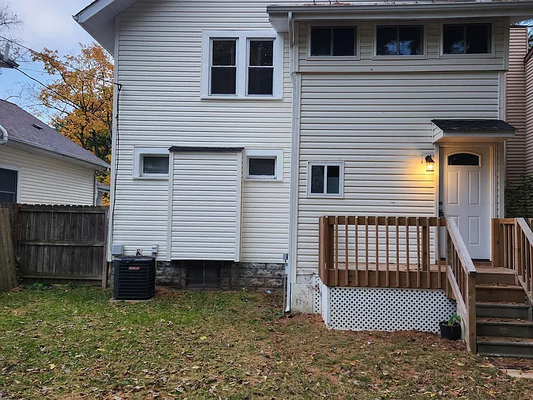 100 W North Broadway St — Photo 14