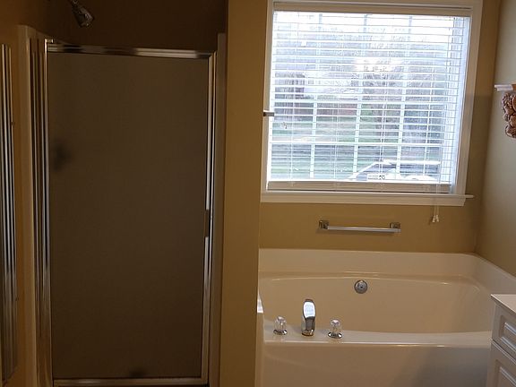 4th image of 4 Groveton Ct
