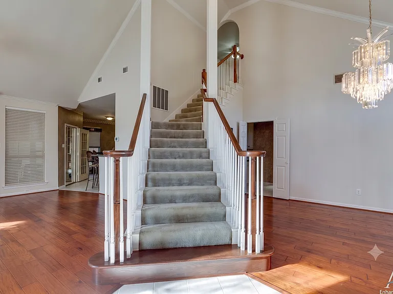 801 Steeps Ct — Photo 7
