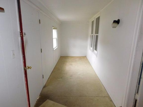 4th image of 1113 Grand Ave
