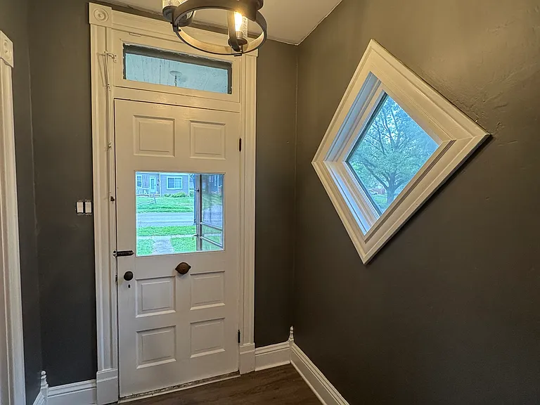908 Troy Rd — Photo 2