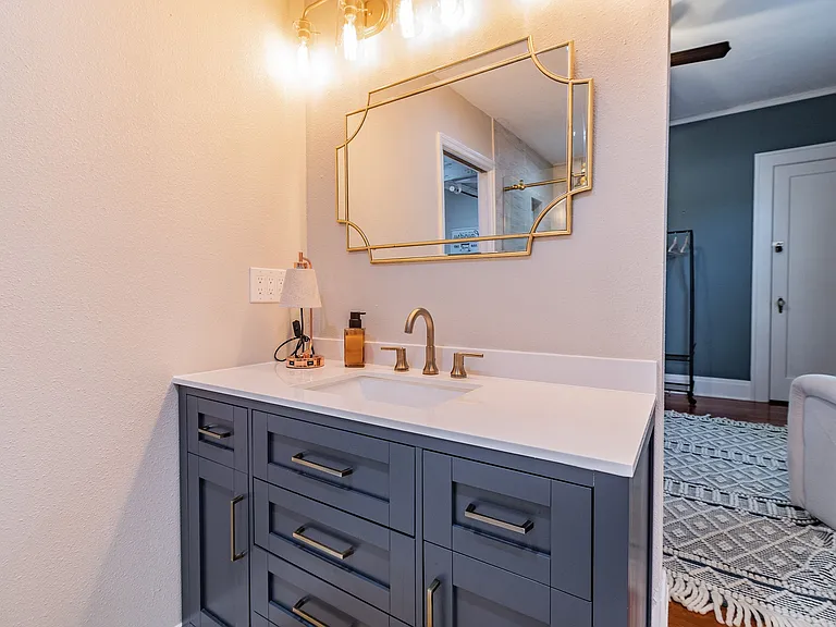 310 E Paris St — Photo 7