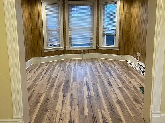 2nd image of 909 N 4th Ave